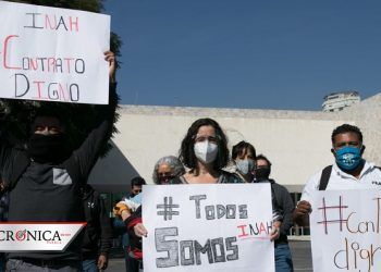 Realizan manifestación para exigir mejores condiciones laborales en el INAH