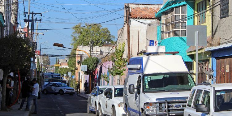 FGE realiza operativo en local del Barrio de Santiago