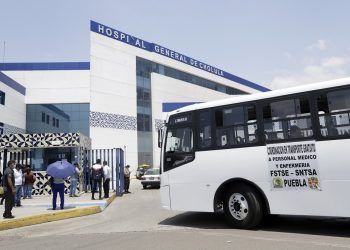 Transporte gratuito a personal médico en Puebla ha beneficiado a 328 mil personas