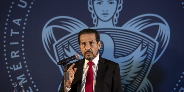 Rector de la BUAP quiere fueros especiales; que comparezca ante autoridades: Barbosa