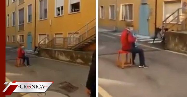 Abuelito de 81 años lleva serenata a su esposa infectada con COVID-19 (VIDEO)