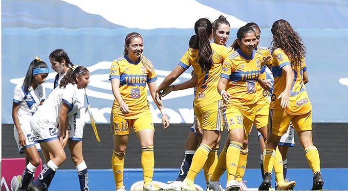 Puebla Femenil cae 3-0 ante Tigres en el Cuauhtémoc