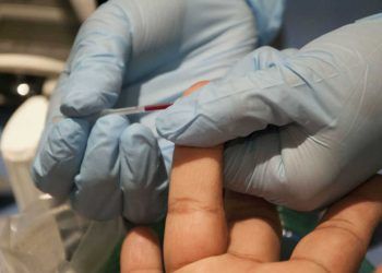 Moderna comienza a probar su vacuna contra COVID-19 en adolescentes