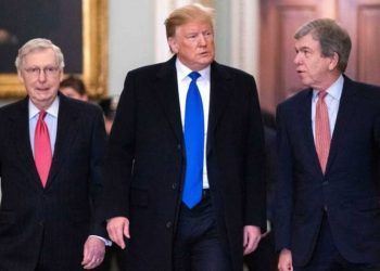 “¡La gente está enojada!”: Trump se vuelve contra el líder del Senado por reconocer a Biden