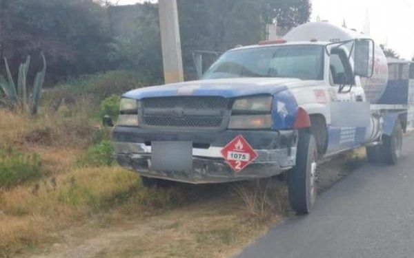 Aseguran pipa de gas en San Miguel Canoa