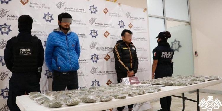 Caen presuntos distribuidores de droga por internet en Xilotzingo