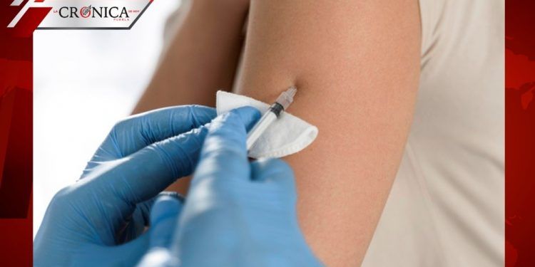 Autoridades desaconsejan vacuna contra COVID-19 de Pfizer a personas con alergias
