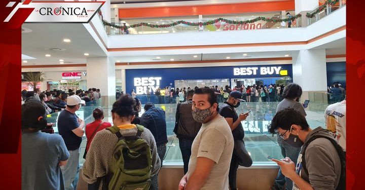 Largas filas y grandes descuentos: así inició la liquidación total de Best Buy