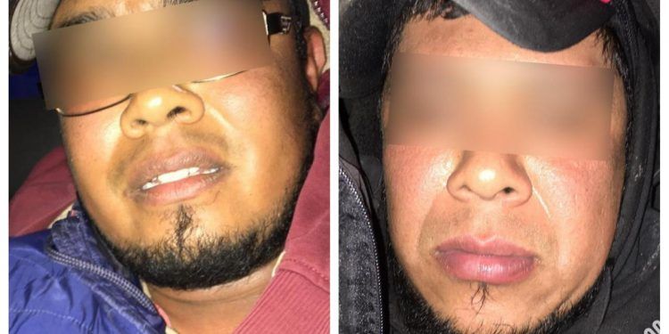 Pareja con ocho contenedores de huachicol son detenidos en Aquixtla, Puebla