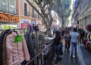 Barbosa pide al Ayuntamiento de Puebla controlar el ambulantaje