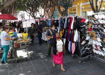 Empresarios responsabilizan a ambulantaje de aumento en casos posistivos de Covid-19