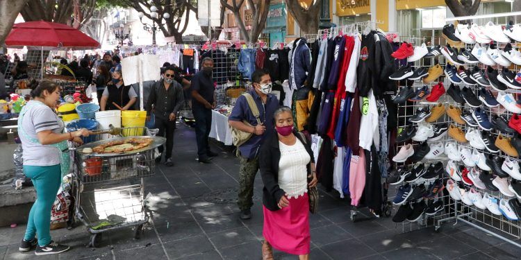 Empresarios responsabilizan a ambulantaje de aumento en casos posistivos de Covid-19