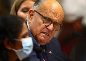Rudy Giuliani, abogado personal de Trump, es hospitalizado por COVID-19