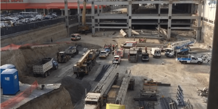 Se registra derrumbe en construcción de la Atlixcáyotl; hay dos muertos 
