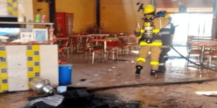 Incendio en negocio de comida alerta a vecinos de San Jerónimo Caleras