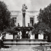 IN MEMORIAM / La fuente