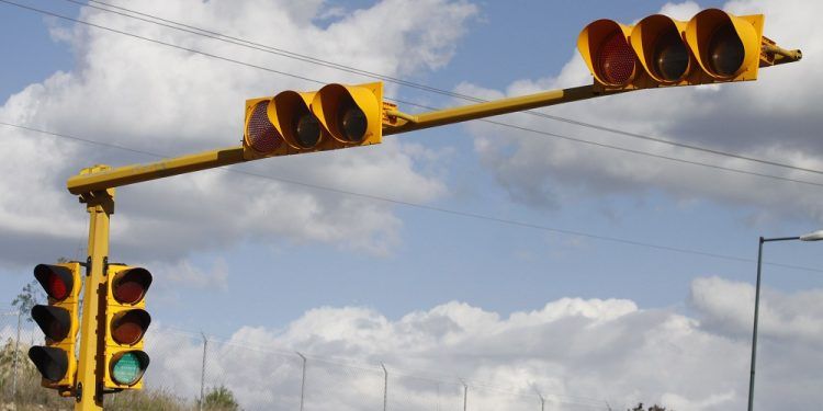 Ayuntamiento de Puebla invertirá 13 mdp para sincronizar semáforos en 25 Oriente-Poniente