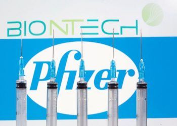 Reino Unido, el primer país en aprobar vacuna COVID de Pfizer