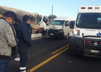 Choque entre combi y camión en la Azumbilla-Esperanza deja 9 heridos