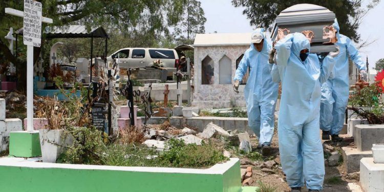 Muere el médico personal del Papa a causa de COVID