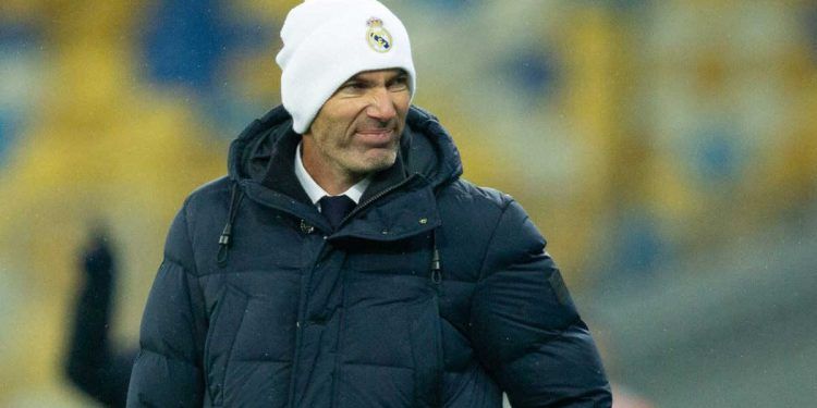 Zinedine Zidane da positivo a COVID-19