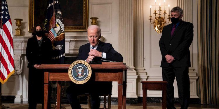 Biden lanza un ambicioso plan contra la crisis climática pero avala el «fracking»