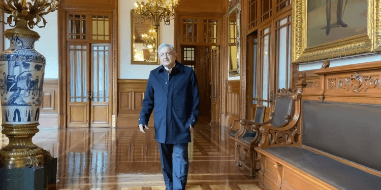 Reaparece AMLO para atajar rumores