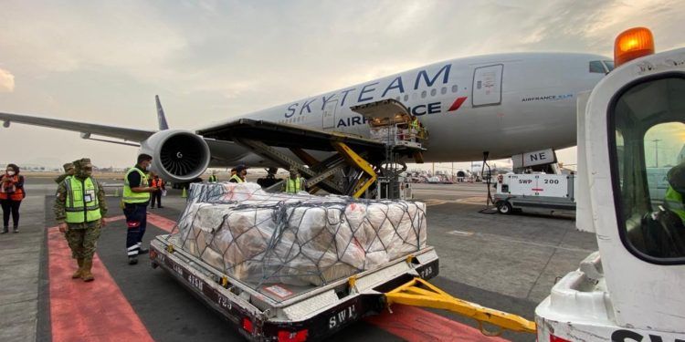 Arriban a México dosis de la vacuna CureVac para ensayos de fase 3