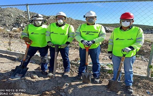 Voluntarios de CEMEX crean cerco verde en Puebla