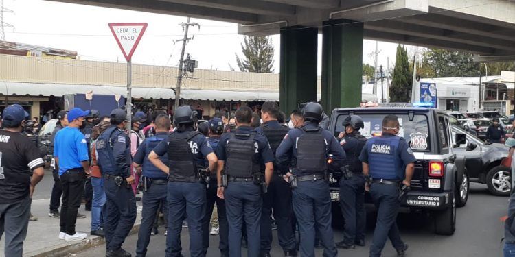 SSC Puebla acude al retiro de ambulantes en Bosques de Amalucan