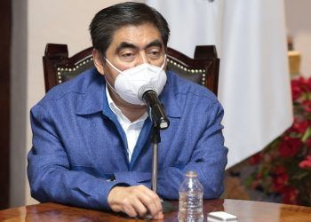 Barbosa reconoce a migrantes por reactivación económica de Puebla con remesas