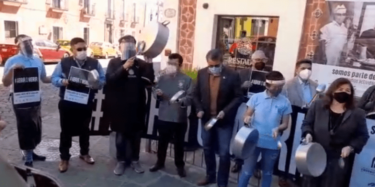 Afiliados de Canirac y Canaco Puebla exigen apertura negocios ante crisis económica
