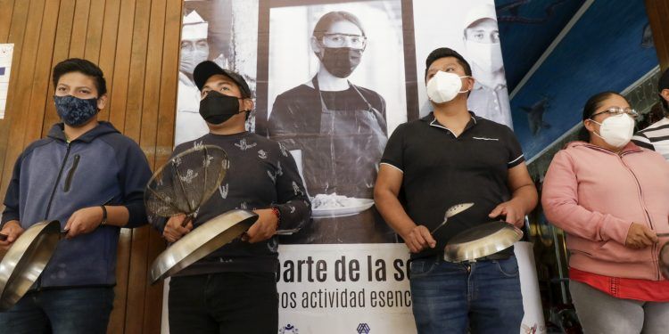 Restauranteros poblanos piden «Abrir o Morir» en tercer cacerolazo 