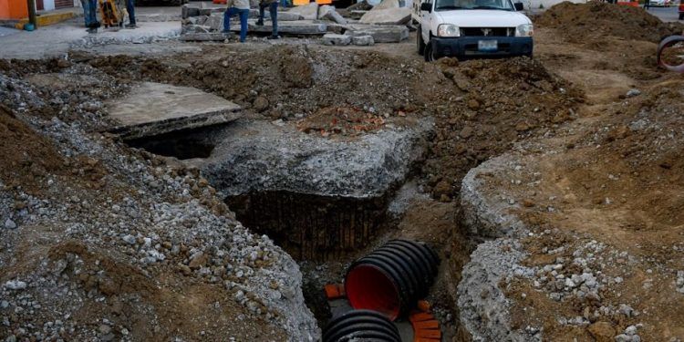 Ayuntamiento de Cuautlancingo realiza rehabilitación de pavimento