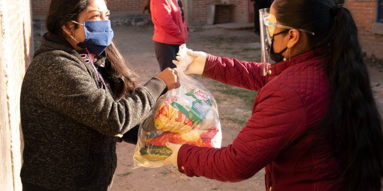 Ayuntamiento de Cuautlancingo entrega despensas casa por casa
