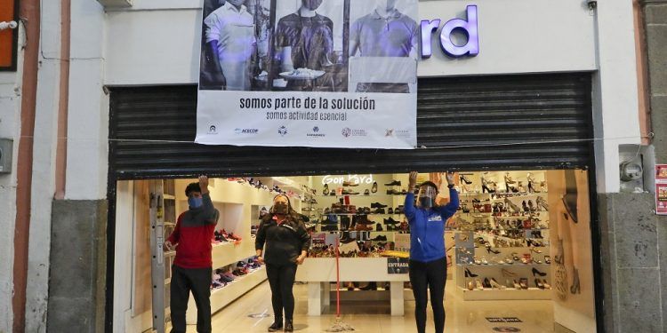 Negocios del centro de Puebla reinician actividades tras cierre por COVID-19