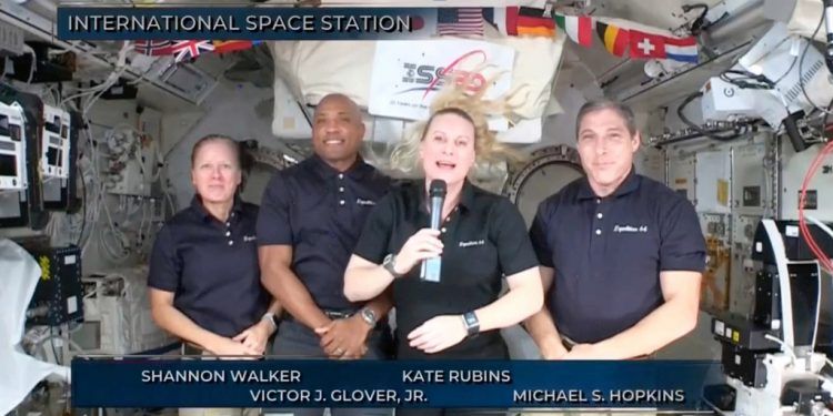 Astronautas de la NASA celebran toma de posesión de Joe Biden