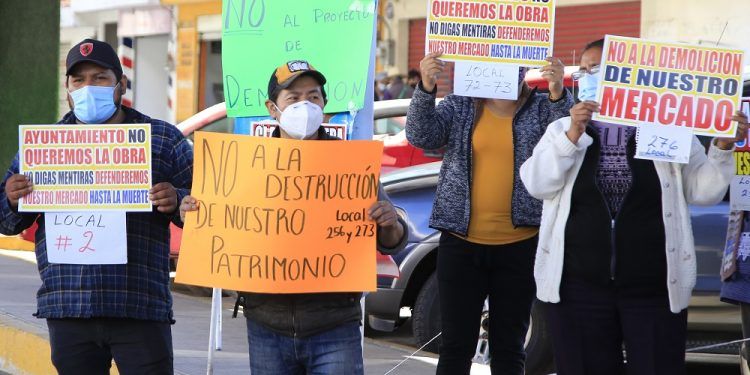 Locatarios del mercado de Amalucan se oponen a modernización