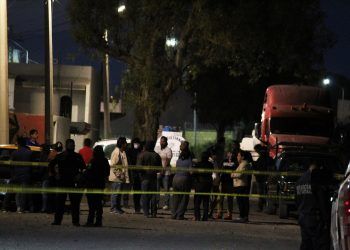 Hombre y menor de edad mueren tras inhalar químico de agua contaminada en Puebla
