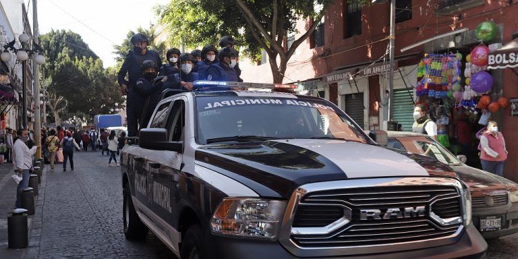 Seguridad Ciudadana y Normatividad de Puebla instalan operativo anti ambulantes