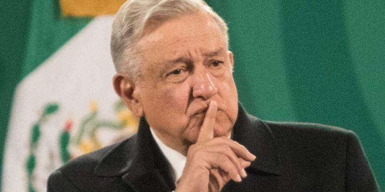 AMLO: «Se compraron barcos de gas licuado» para enfrentar apagones