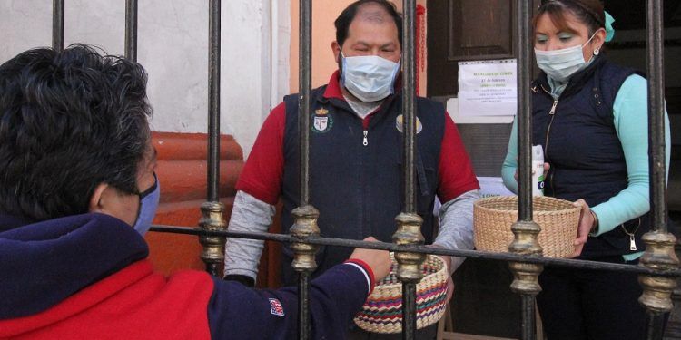 Iglesias de Puebla reparten ceniza para el inicio de la Cuaresma