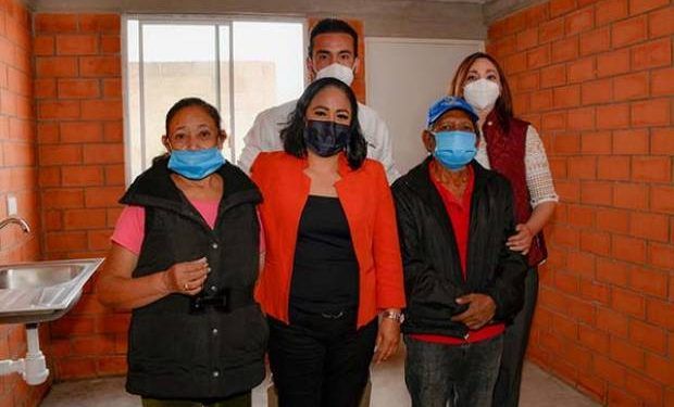 Ayuntamiento de Cuautlancingo entrega casa del programa «Hacer Vivienda, Hacer Futuro»