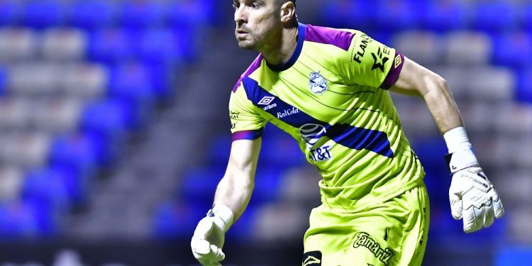 Antony Silva sería baja del Club Puebla ante León