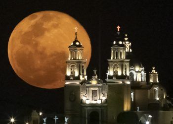 Luna de Nieve ilumina Puebla