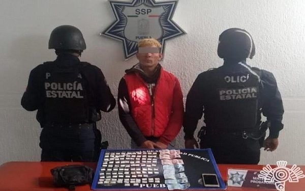SPP detiene a narcomenudista en posesión de 100 dosis de droga en Puebla