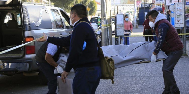 Hombre muere por problemas respiratorios frente a la CAPU