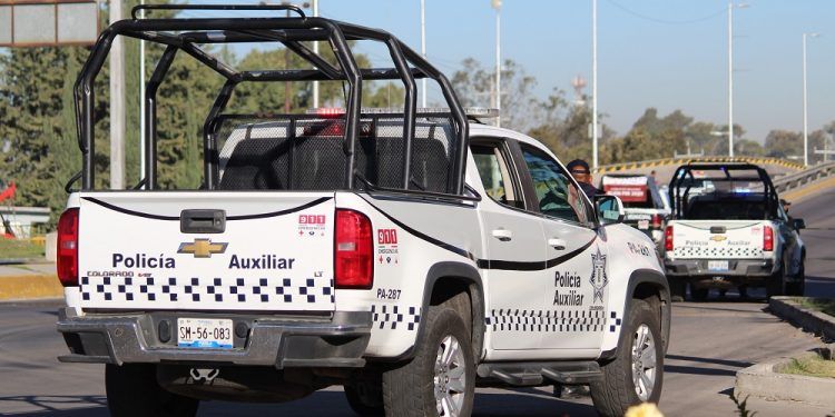 Policía auxiliar pierde la vida al volcarse camioneta en Zoquitlán, Puebla
