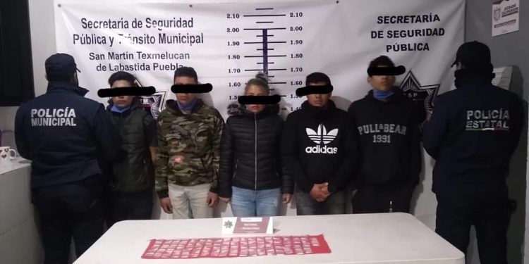 Policía de Texmelucan captura a cinco narcomenudistas