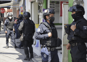 Detienen a locatarios de forma arbitraria
